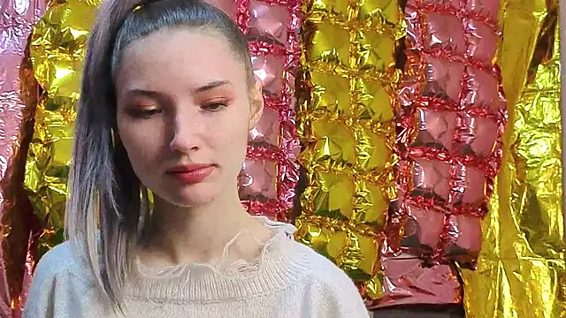  kikiclark   online show from 04/16/26, 08:20