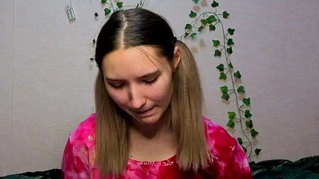  kikiclark   online show from 12/14/25, 07:19