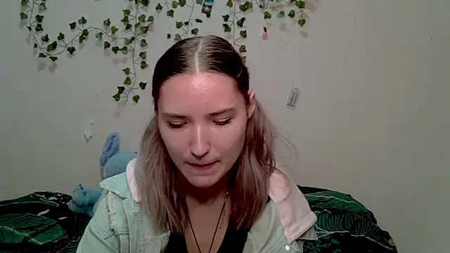  kikiclark   online show from 10/25/25, 08:53