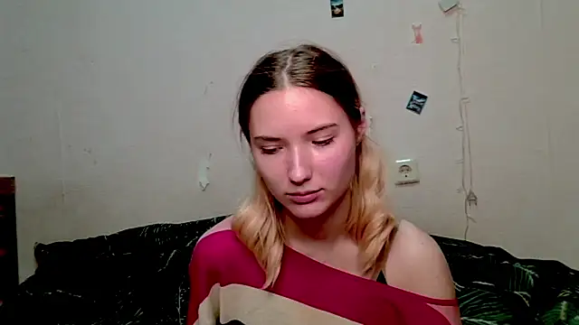  kikiclark   online show from 10/16/25, 08:50