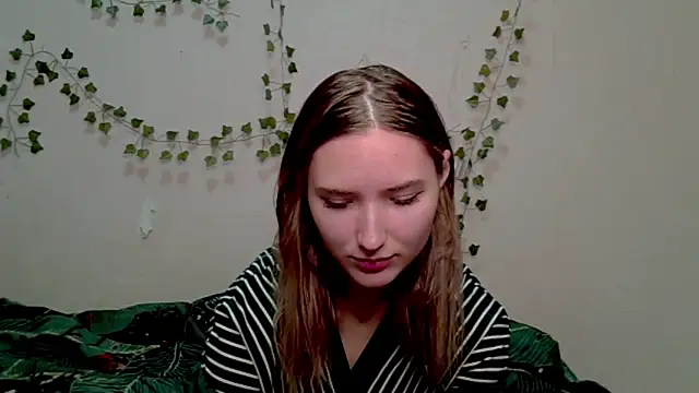  kikiclark   online show from 11/05/25, 06:22