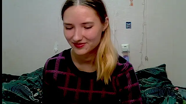  kikiclark   online show from 10/05/25, 09:27