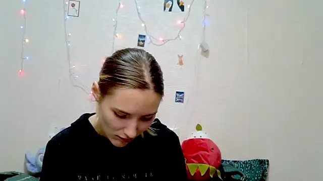  kikiclark   online show from 09/21/25, 08:25