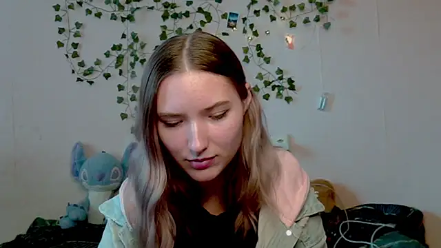  kikiclark   online show from 10/23/25, 01:10