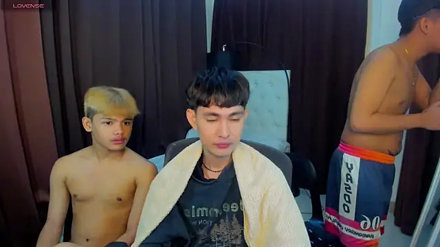 xxxhugecocktwinkxxx online show from 10/24/25, 05:45