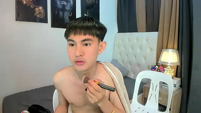 xxxhugecocktwinkxxx online show from 01/13/26, 04:33