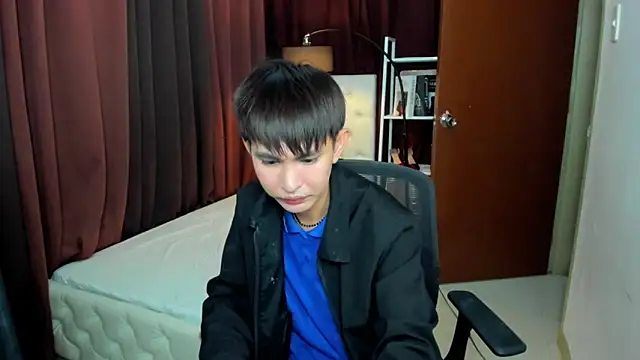 Snapshot of xxxhugecocktwinkxxx chatting on 10/13/25, 07:48 xxxhugecocktwinkxxx online show from 10/13/25, 07:48