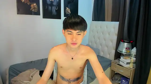 xxxhugecocktwinkxxx online show from 12/21/25, 04:41