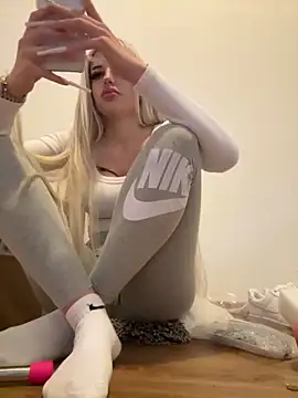 Steffi Snowbunny online show from 09/16/25, 02:18