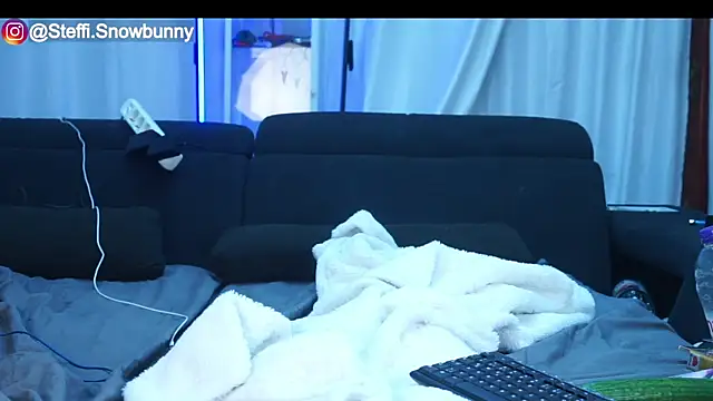 Steffi Snowbunny online show from 10/27/25, 10:54