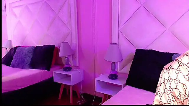 Miaa Smithh   online show from 11/29/25, 11:10