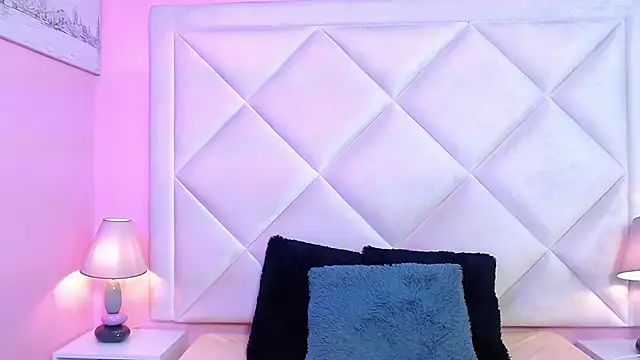 Miaa Smithh   online show from 11/07/25, 01:37