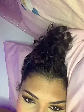 Snapshot of luluzinhax chatting on 02/24/26, 03:18 luluzinhax online show from 02/24/26, 03:18