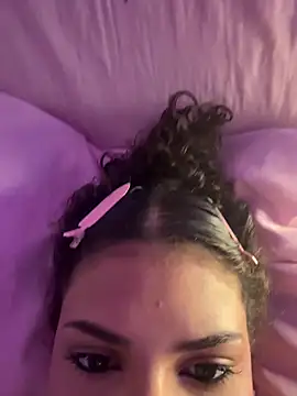 Snapshot of luluzinhax chatting on 03/22/26, 05:10 luluzinhax online show from 03/22/26, 05:10