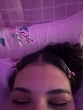 Snapshot of luluzinhax chatting on 03/19/26, 12:21 luluzinhax online show from 03/19/26, 12:21