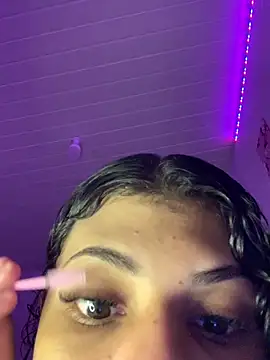 Snapshot of luluzinhax chatting on 02/23/26, 05:09 luluzinhax online show from 02/23/26, 05:09