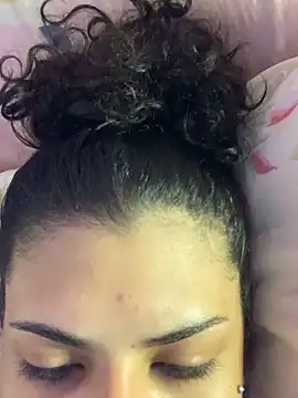 Snapshot of luluzinhax chatting on 02/15/26, 03:18 luluzinhax online show from 02/15/26, 03:18