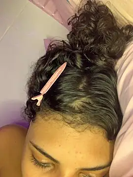 Snapshot of luluzinhax chatting on 02/21/26, 03:30 luluzinhax online show from 02/21/26, 03:30