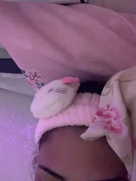 Snapshot of luluzinhax chatting on 01/17/26, 02:48 luluzinhax online show from 01/17/26, 02:48