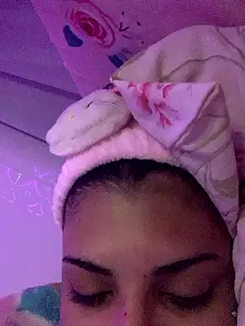 Snapshot of luluzinhax chatting on 01/15/26, 03:43 luluzinhax online show from 01/15/26, 03:43