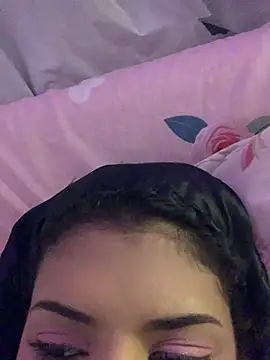 Snapshot of luluzinhax chatting on 01/13/26, 04:05 luluzinhax online show from 01/13/26, 04:05