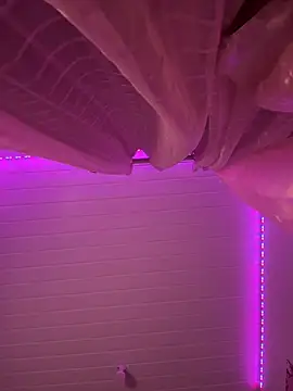 Snapshot of luluzinhax chatting on 04/14/26, 05:01 luluzinhax online show from 04/14/26, 05:01