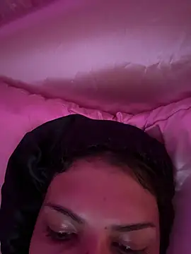 Snapshot of luluzinhax chatting on 04/13/26, 05:44 luluzinhax online show from 04/13/26, 05:44