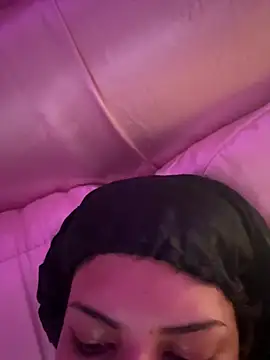 Snapshot of luluzinhax chatting on 04/15/26, 05:02 luluzinhax online show from 04/15/26, 05:02