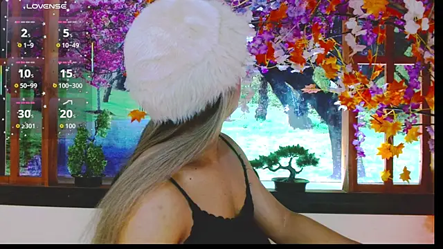 Cristal Villael online show from 11/06/25, 03:21