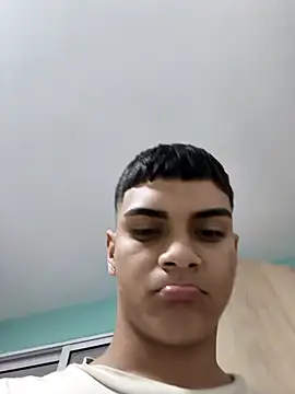 Snapshot of Zeusmagnos chatting on 09/13/25, 01:05 Zeusmagnos online show from 09/13/25, 01:05