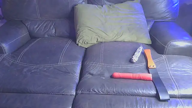 Snapshot of mmmminaDarling chatting on 12/17/25, 05:34 mmmminaDarling online show from 12/17/25, 05:34