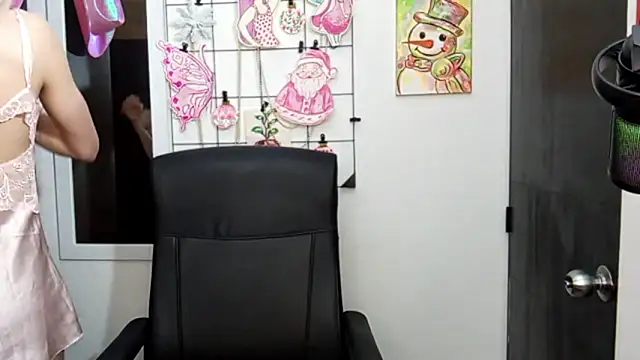 Snapshot of Andy_Roses chatting on 11/18/25, 10:34 Andy Roses online show from 11/18/25, 10:34