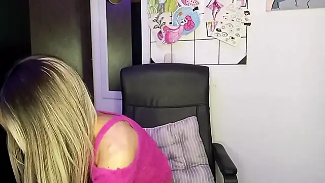 Snapshot of Andy_Roses chatting on 10/31/25, 10:38 Andy Roses online show from 10/31/25, 10:38