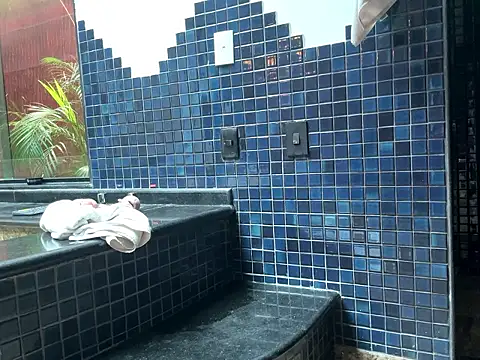 chrisalmeid  online show from 12/18/25, 10:52