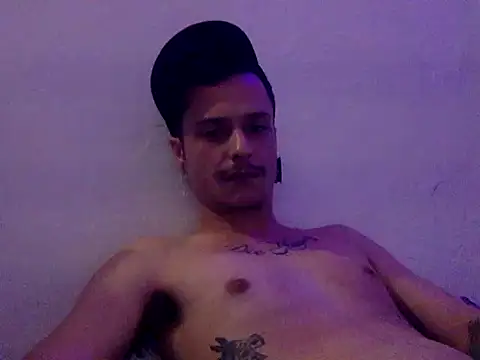 Snapshot of chrisalmeid_ chatting on 09/16/25, 07:20 chrisalmeid online show from 09/16/25, 07:20