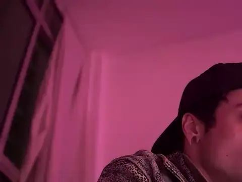 Snapshot of chrisalmeid_ chatting on 11/05/25, 03:31 chrisalmeid online show from 11/05/25, 03:31