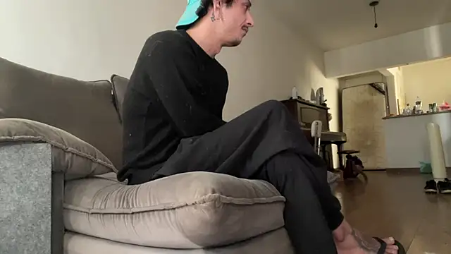 Snapshot of chrisalmeid_ chatting on 06/20/26, 05:29 chrisalmeid online show from 06/20/26, 05:29