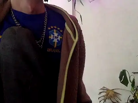 Snapshot of chrisalmeid_ chatting on 11/04/25, 10:08 chrisalmeid online show from 11/04/25, 10:08