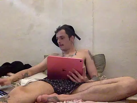 Snapshot of chrisalmeid_ chatting on 10/13/25, 12:56 chrisalmeid online show from 10/13/25, 12:56