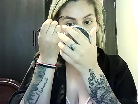 Valery  Rouse  online show from 10/14/25, 01:56