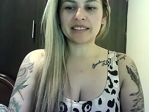 Valery  Rouse  online show from 11/11/25, 03:45