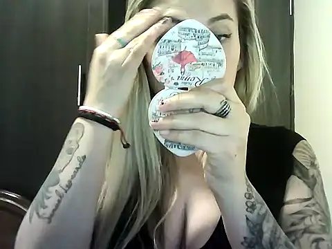 Valery  Rouse  online show from 11/13/25, 02:48