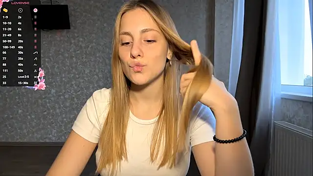 Snapshot of DreamyOlivia chatting on 09/29/25, 01:39 DreamyOlivia online show from 09/29/25, 01:39