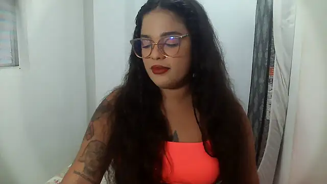 Snapshot of SecretBrunette chatting on 04/28/26, 09:30 SecretBrunette online show from 04/28/26, 09:30