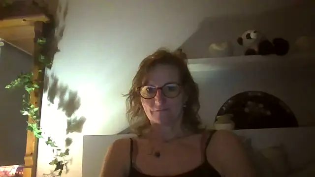 Snapshot of Valinella chatting on 09/18/25, 08:01 Valinella online show from 09/18/25, 08:01