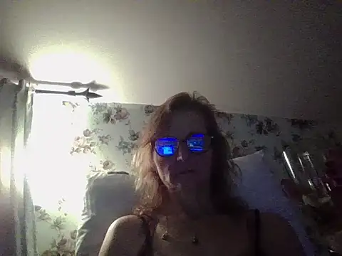 Snapshot of Valinella chatting on 12/14/25, 07:52 Valinella online show from 12/14/25, 07:52