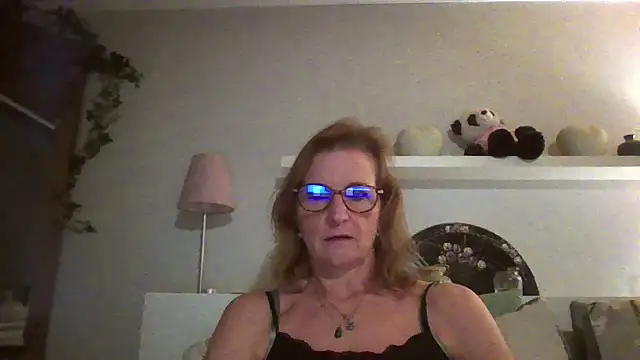 Snapshot of Valinella chatting on 12/03/25, 07:46 Valinella online show from 12/03/25, 07:46