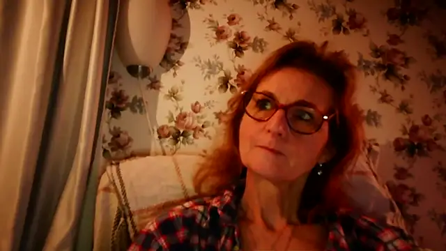 Snapshot of Valinella chatting on 02/24/26, 08:21 Valinella online show from 02/24/26, 08:21