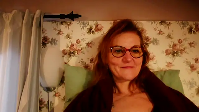 Snapshot of Valinella chatting on 02/17/26, 07:16 Valinella online show from 02/17/26, 07:16