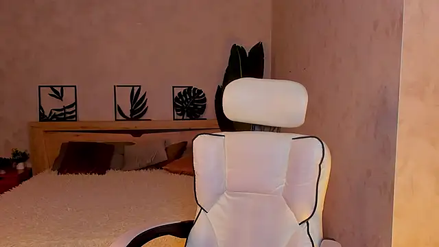 Lynn Martin online show from 04/21/26, 05:19